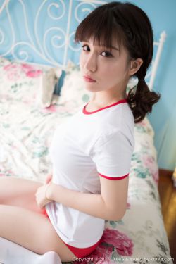 夏季短袖看见女同学乳突图